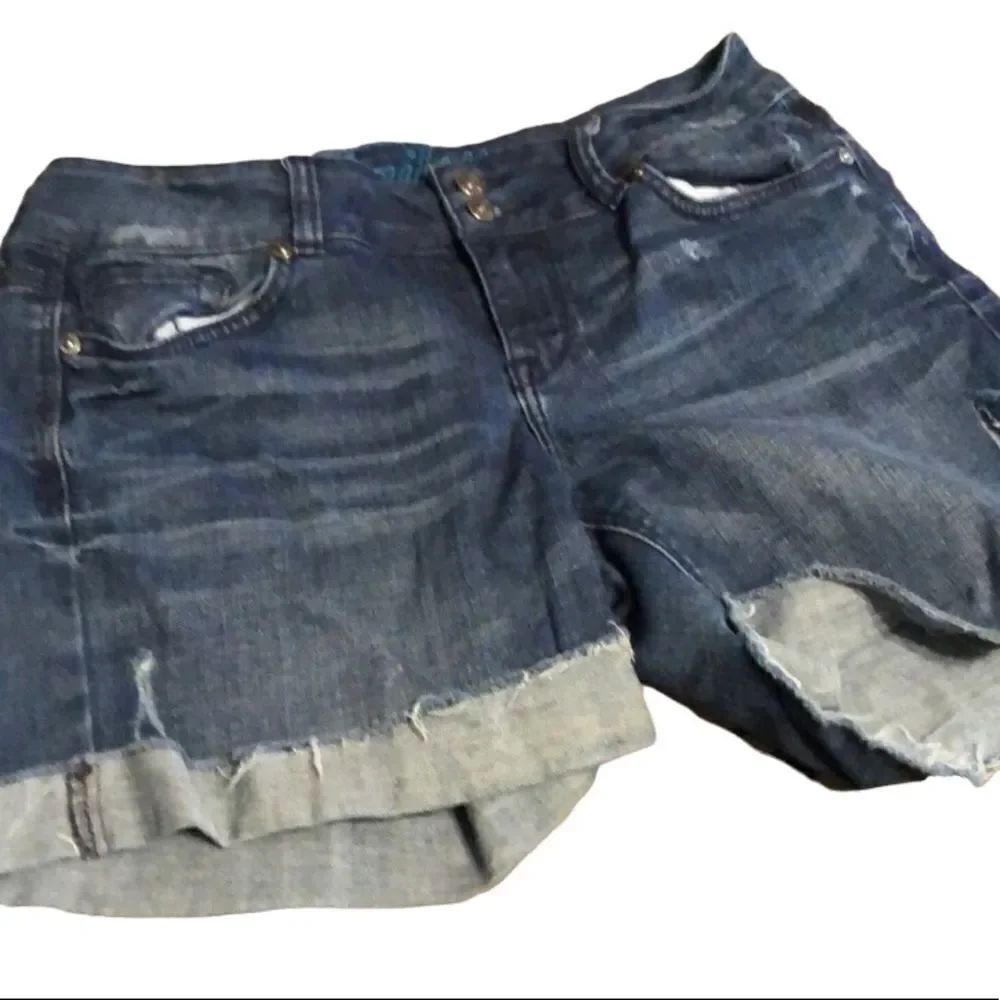 Delias Bailey distressed Jean shorts size 9/10